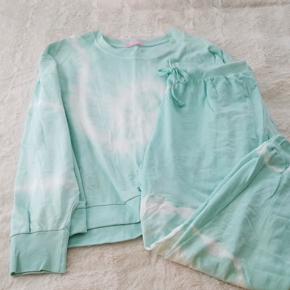 Tie dye outfit